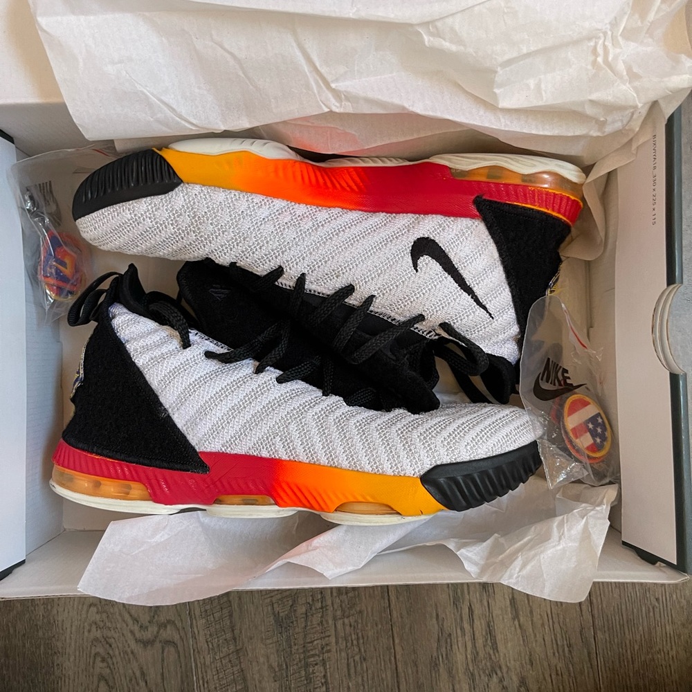Nike Lebron XVI Youth Basketball Shoes 6Y